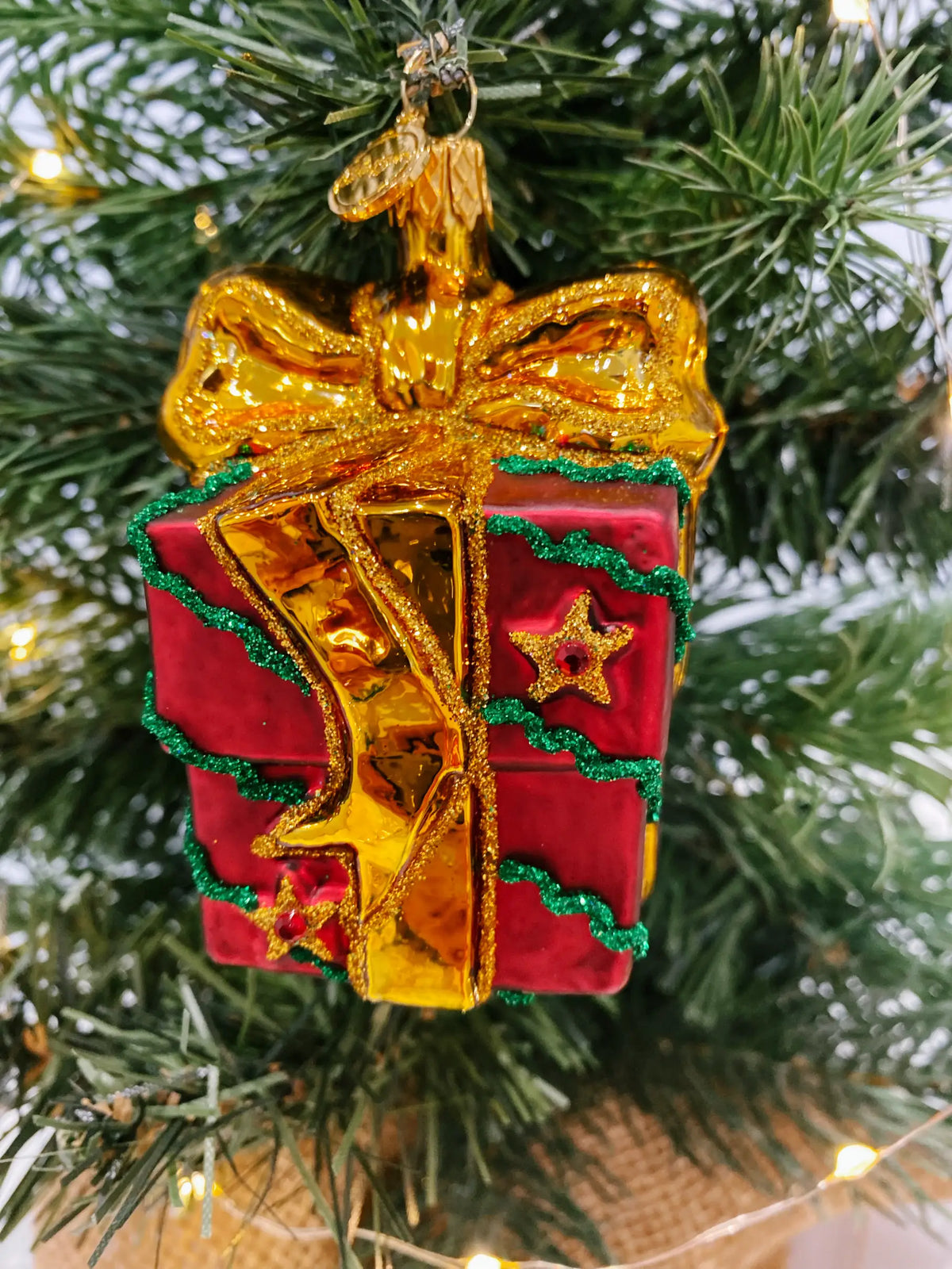Bundled Gift in Holly Red
