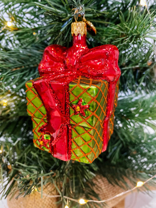 Bundled Gift in Crimson & Lime