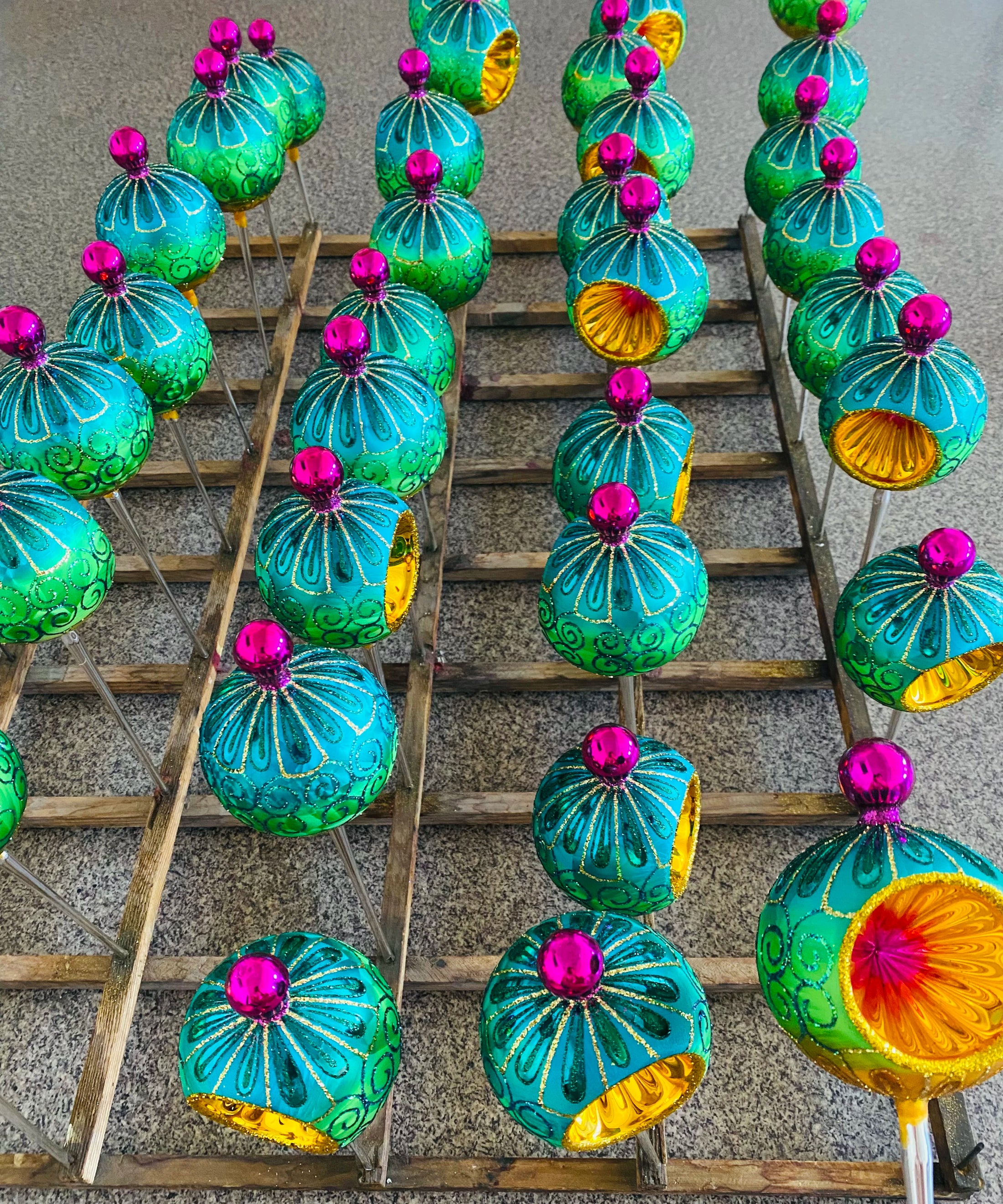 Tangled Hues – Handcrafted Reflector Ornament