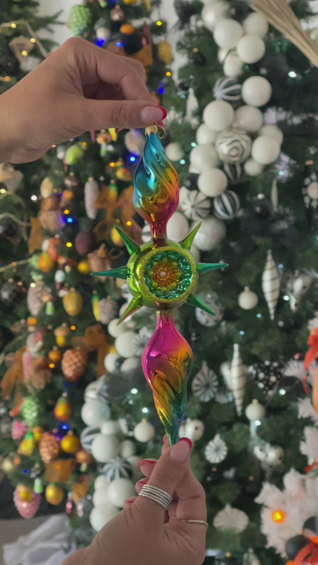 Luminous Aurora Pulse | Hand-Painted Glass Ornament | Blubom 2026-083